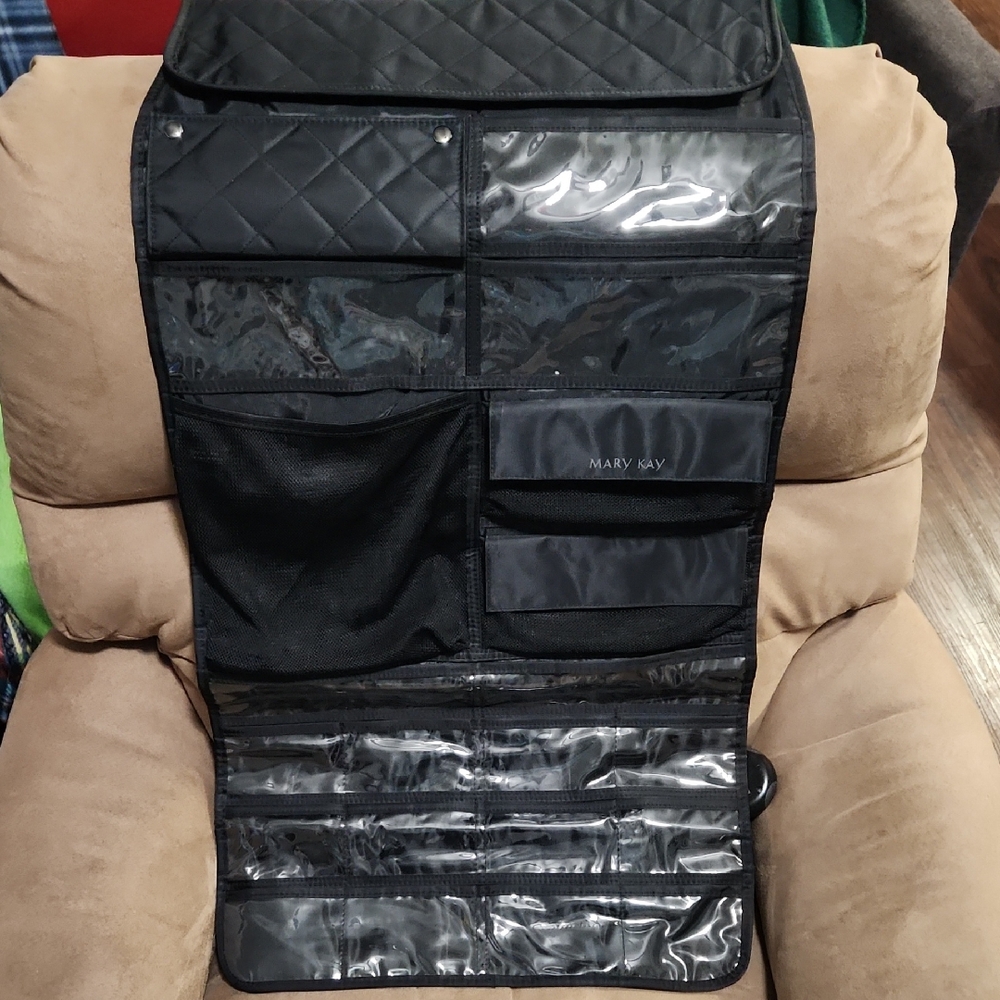 3/$10 Mary Kay Quilted Black Toiletry/ Jewrey Hanger